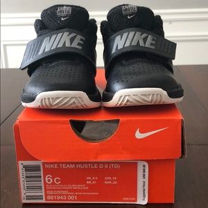 Toddler Nike Team Hustle Basketball shoes
